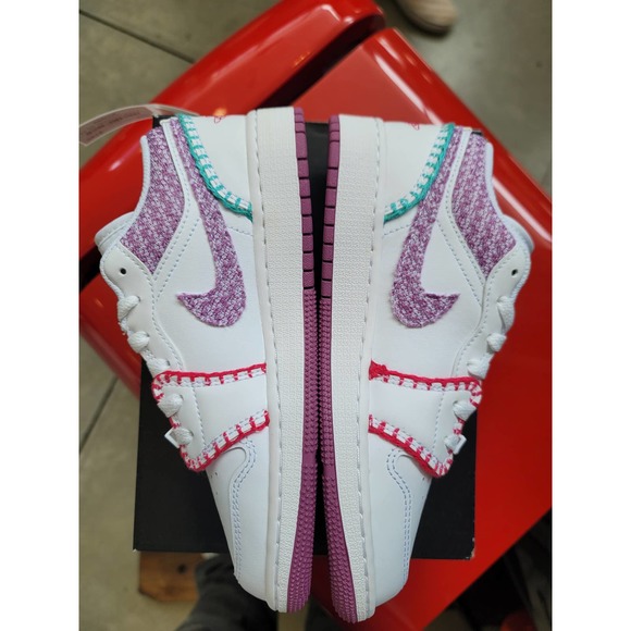 jordan 1 low bordeaux size 4Y - Picture 7 of 8